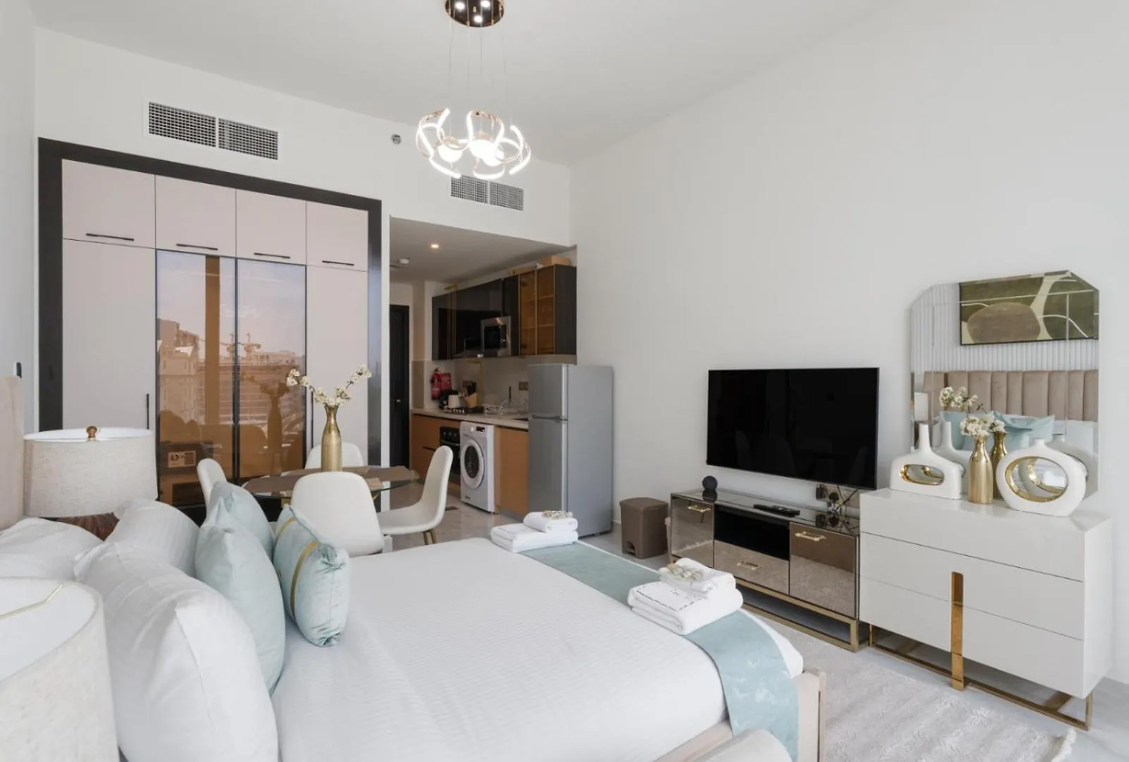 Timeless Glam Escape Studio In Gemz-18 Dubai Appartamento